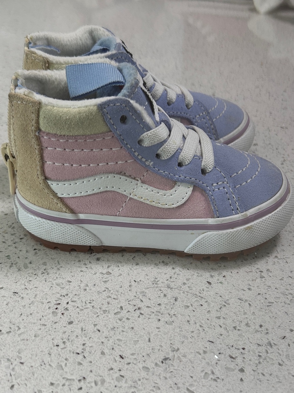 Adorable baby girl vans high tops sz 4.5